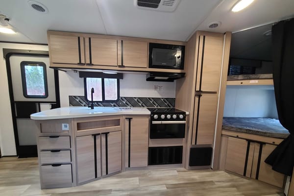 Fred's Cruiser Radiance 25BH Travel Trailer