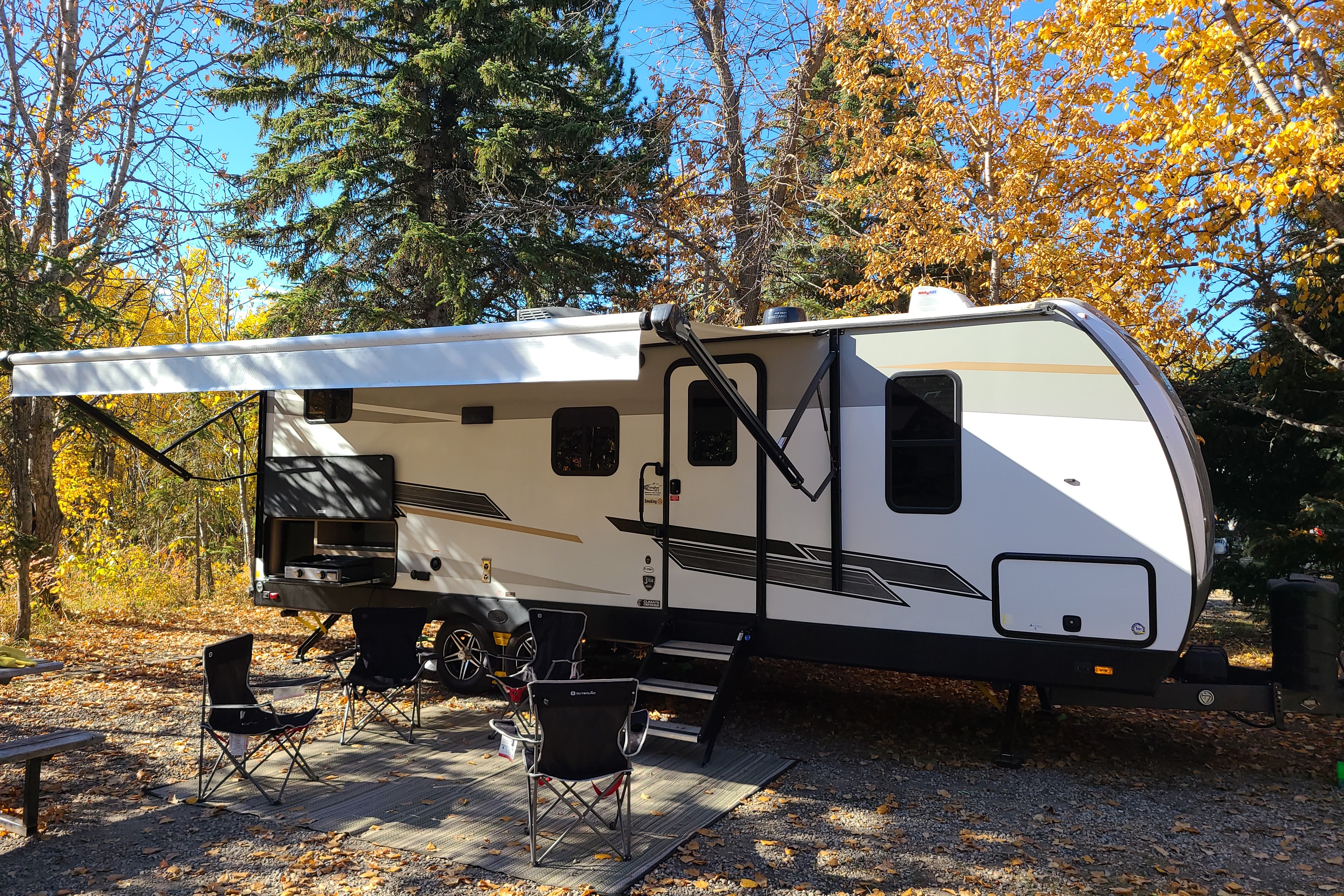 Fred's  Cruiser Radiance 25BH Travel Trailer