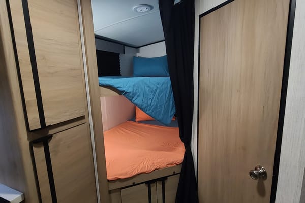 Fred's Cruiser Radiance 25BH Travel Trailer