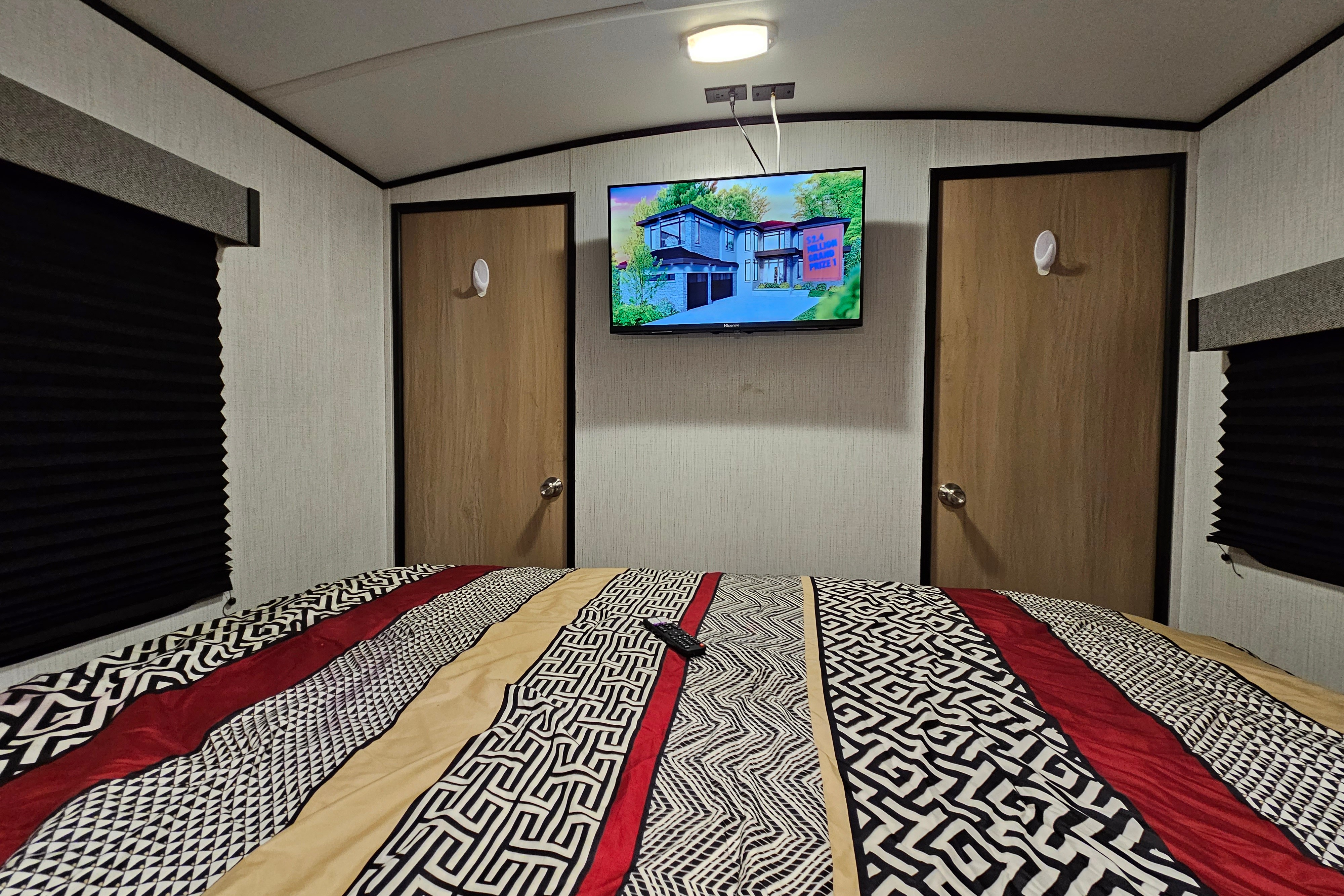 Fred's  Cruiser Radiance 25BH Travel Trailer