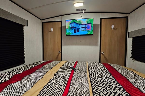 Fred's Cruiser Radiance 25BH Travel Trailer