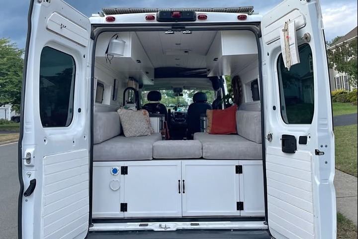Luna Sea Adventure Van -AC&Heater- Solar-Dog Friendly/Fully Stocked-Off Grid