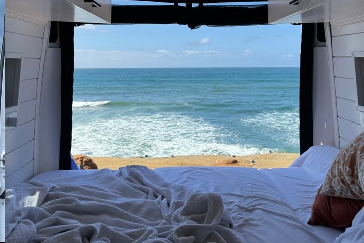 Luna Sea Adventure Van -AC&Heater- Solar-Dog Friendly/Fully Stocked-Off Grid