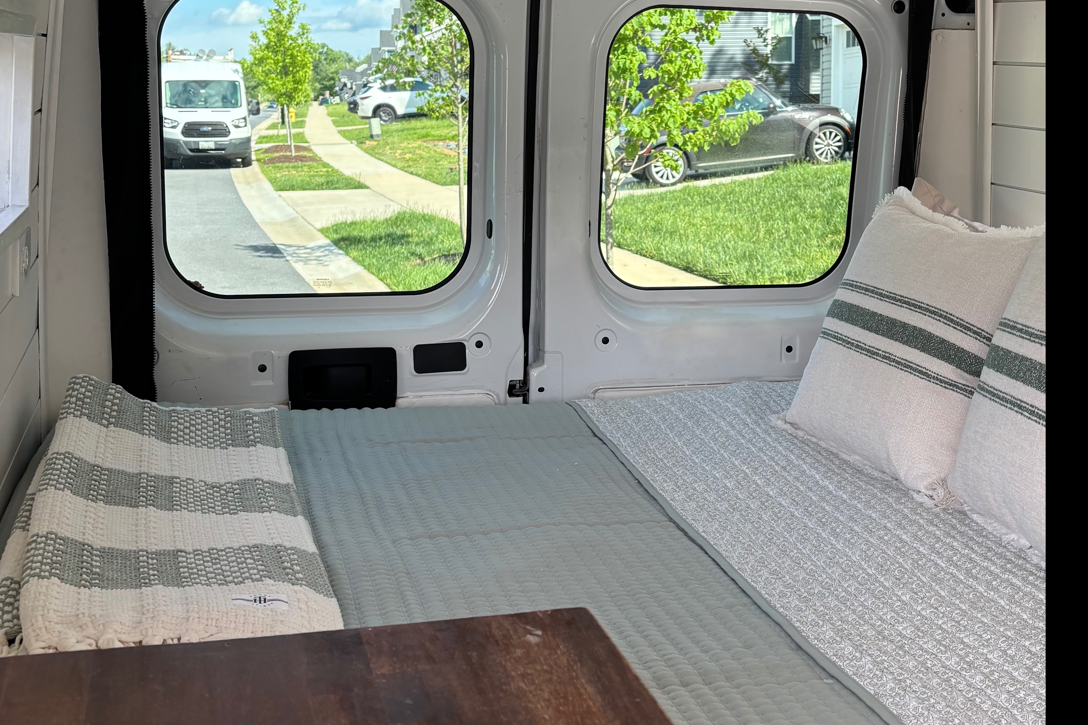 Luna Sea Adventure Van -AC&Heater- Solar-Dog Friendly/Fully Stocked-Off Grid