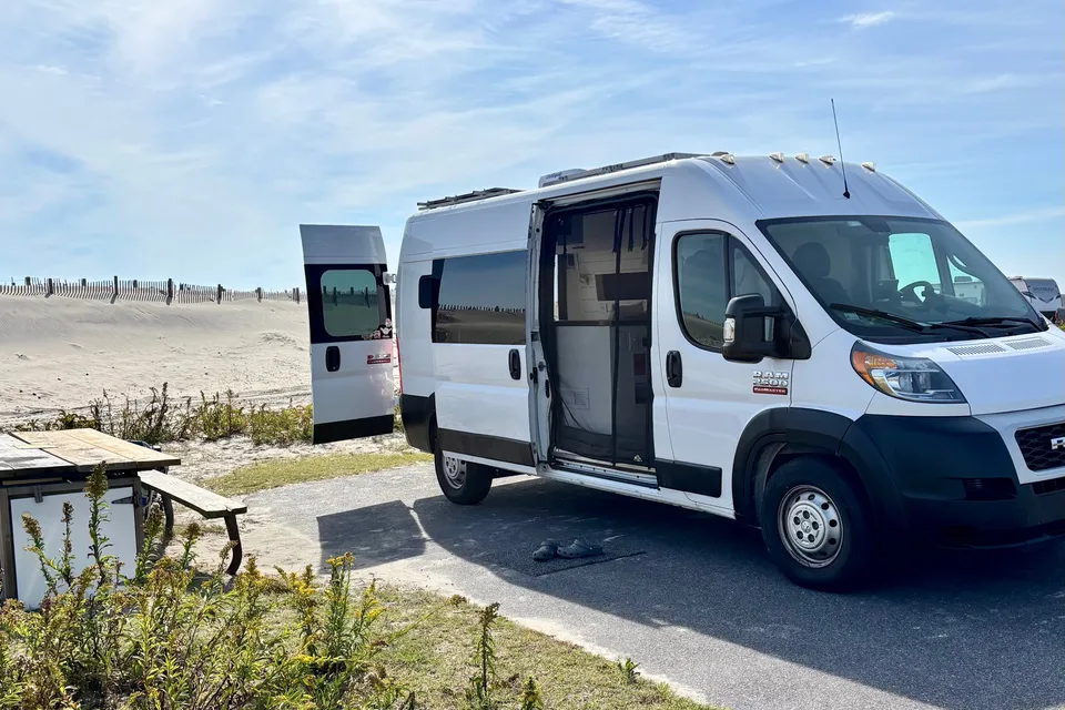 Luna Sea Adventure Van -AC&Heater- Solar-Dog Friendly/Fully Stocked-Off Grid
