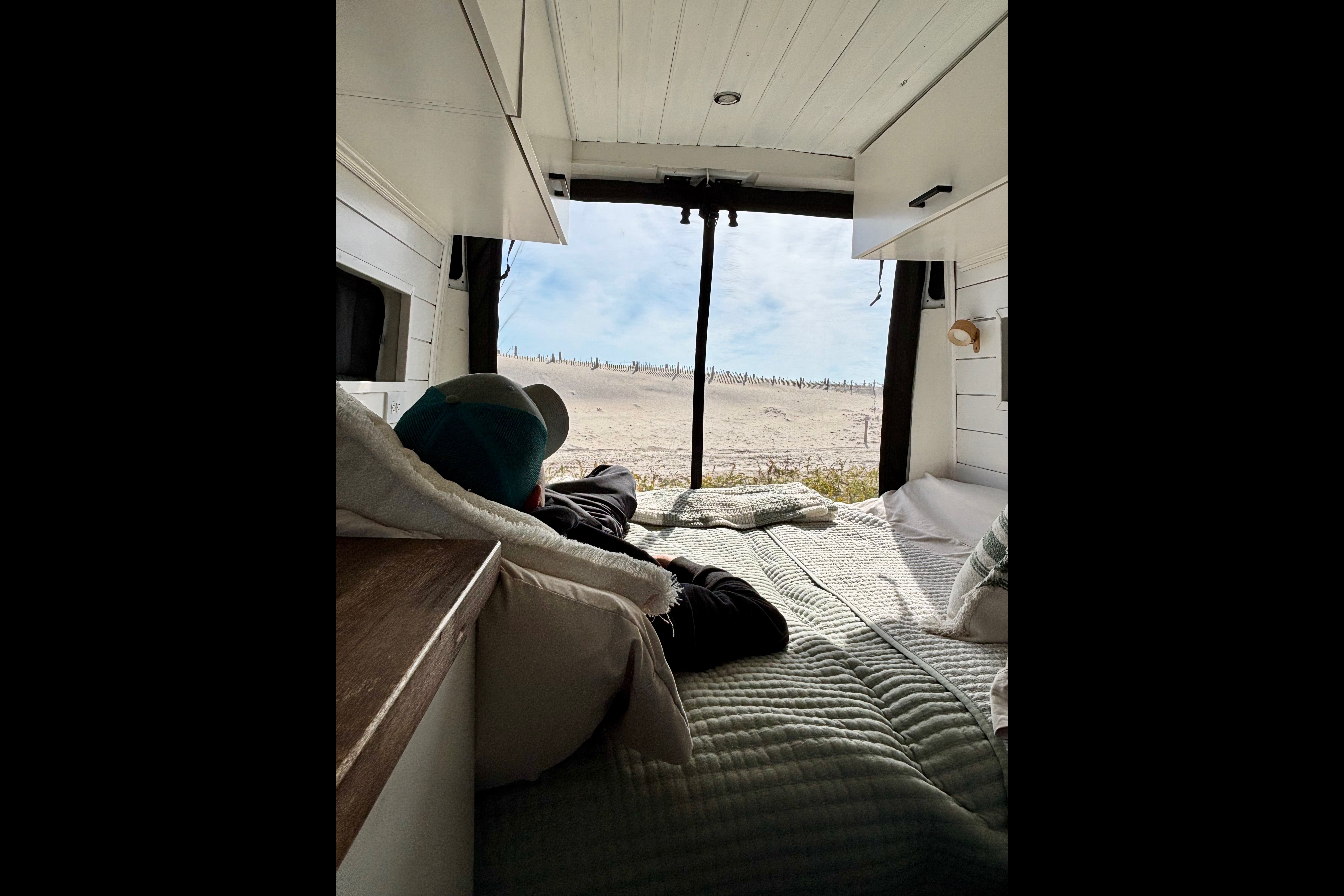 Luna Sea Adventure Van -AC&Heater- Solar-Dog Friendly/Fully Stocked-Off Grid