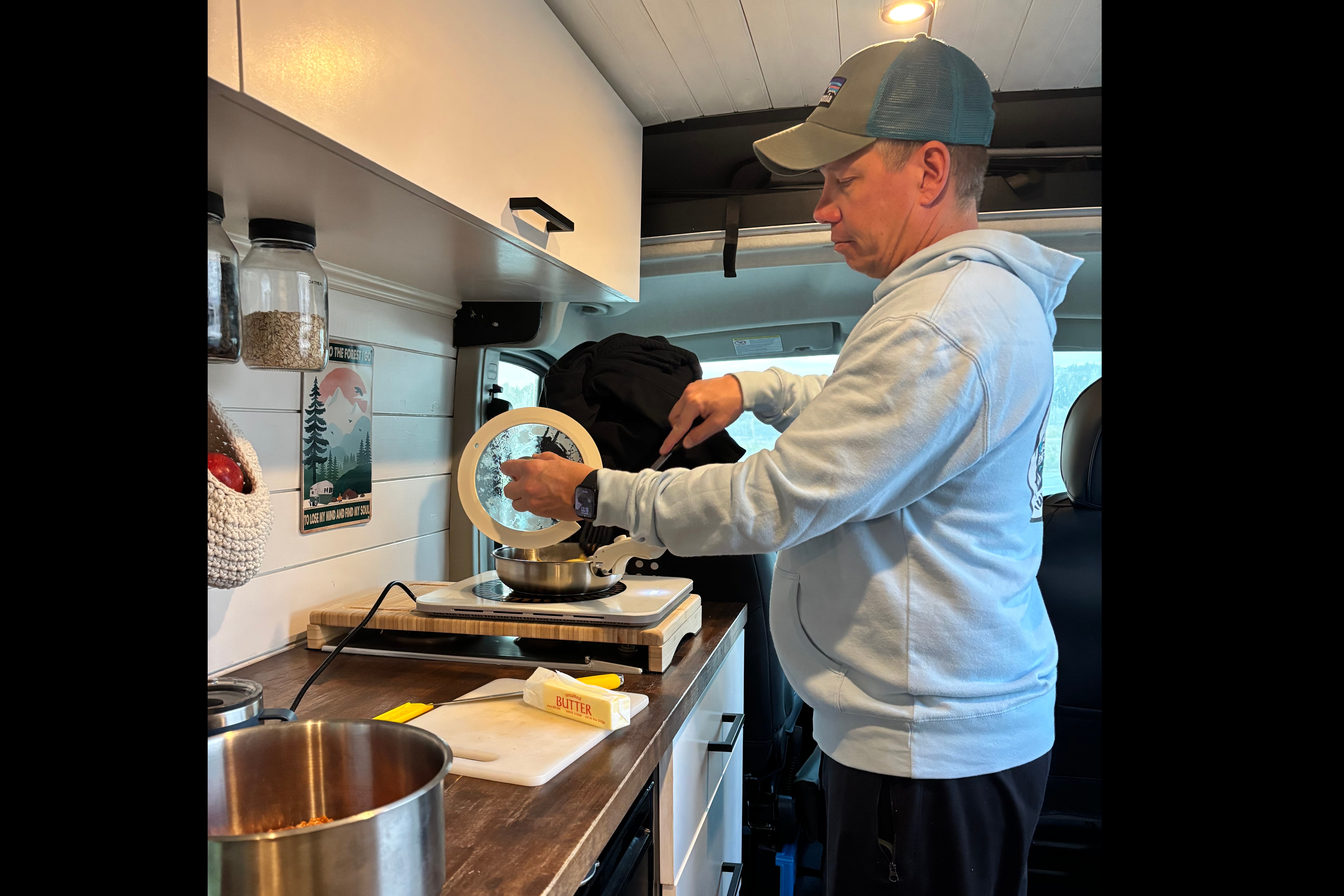 Luna Sea Adventure Van -AC&Heater- Solar-Dog Friendly/Fully Stocked-Off Grid