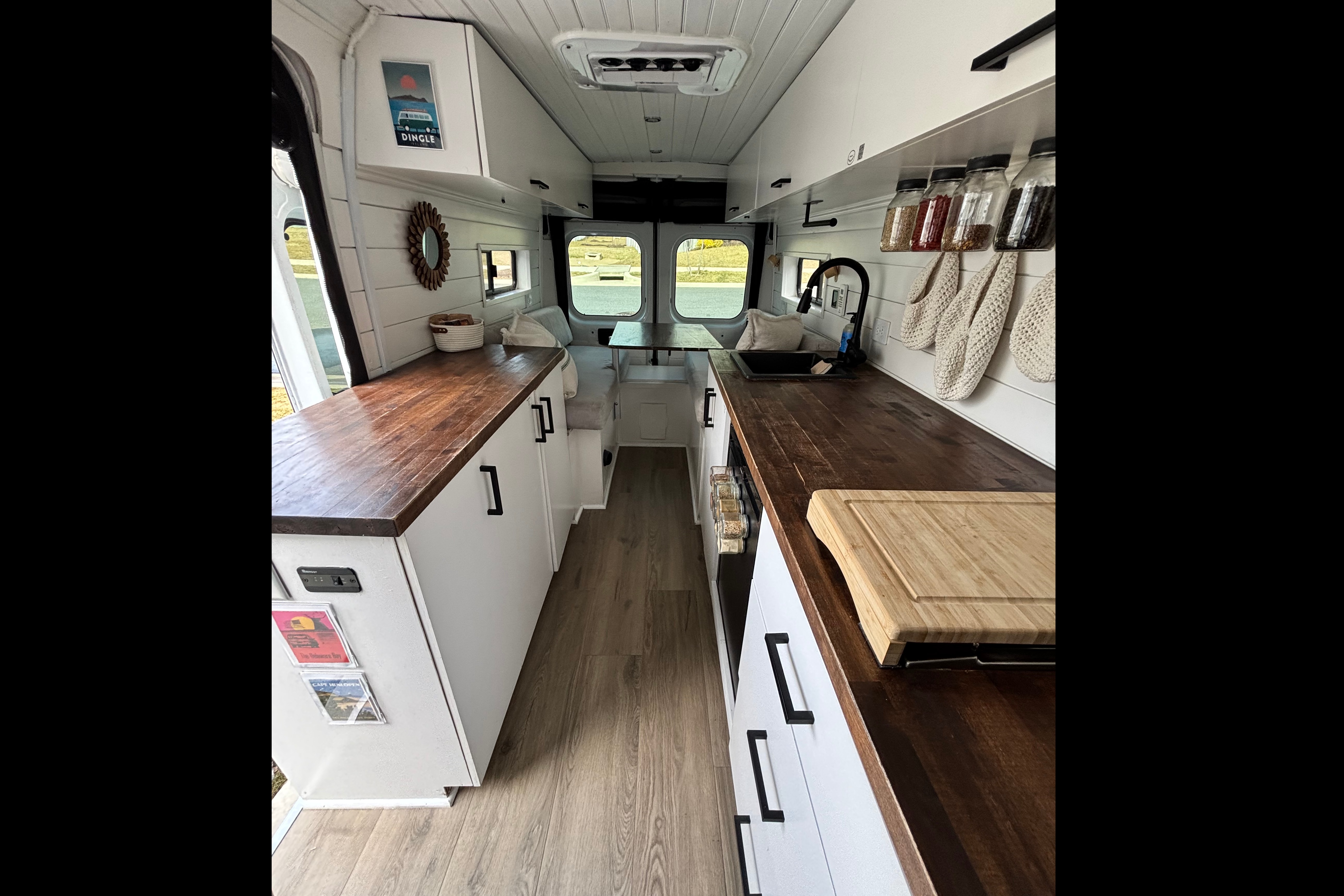 Luna Sea Adventure Van -AC&Heater- Solar-Dog Friendly/Fully Stocked-Off Grid