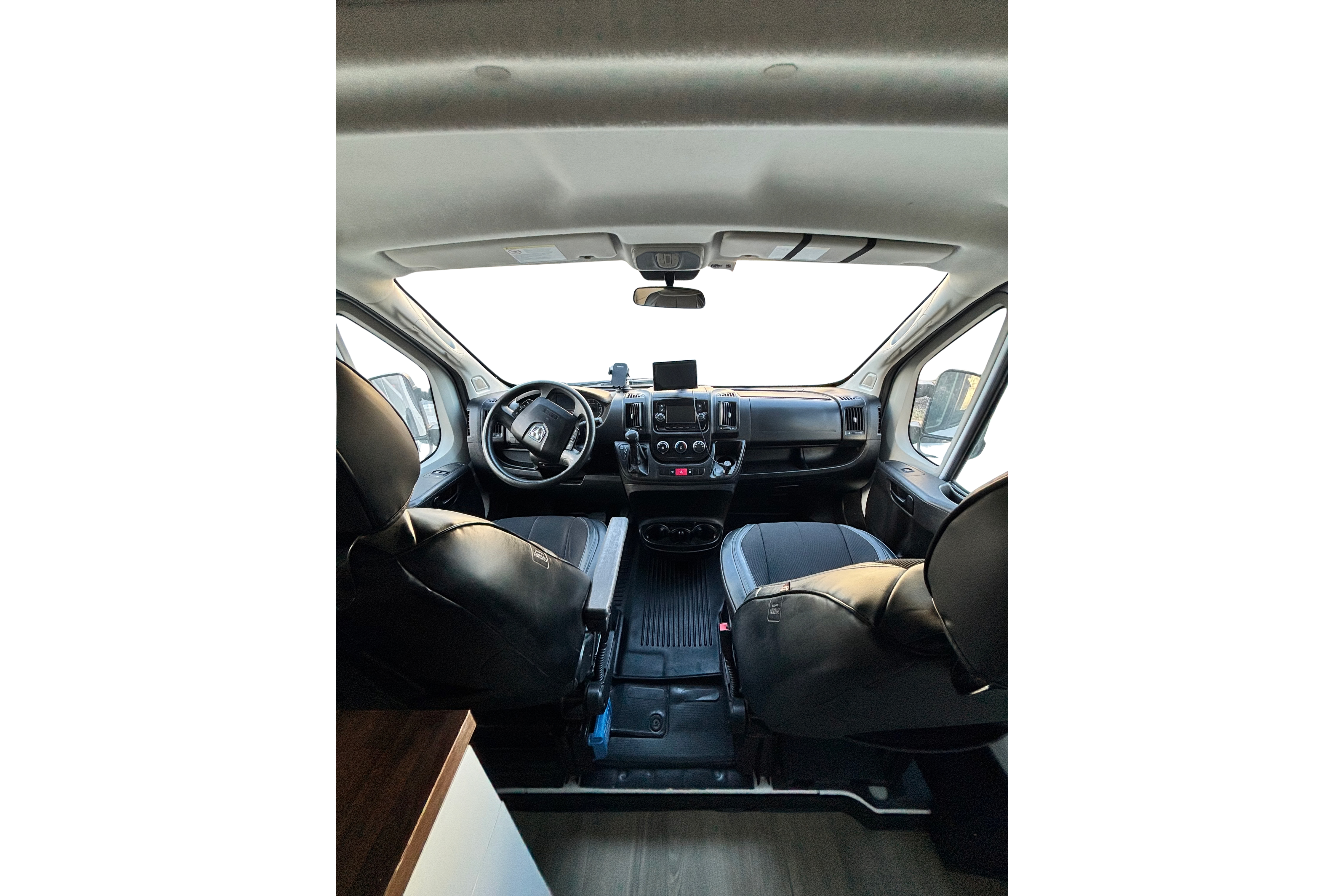 Luna Sea Adventure Van -AC&Heater- Solar-Dog Friendly/Fully Stocked-Off Grid
