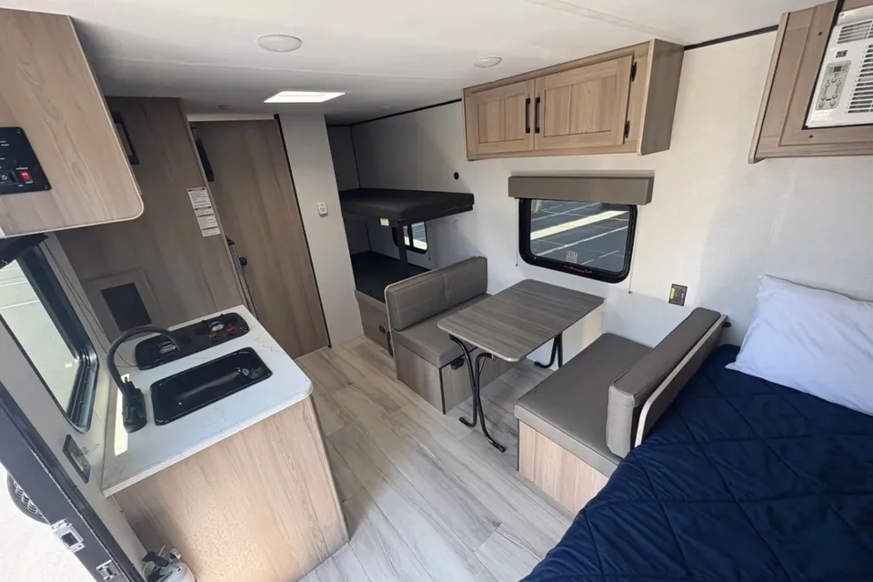 Greg’s Coleman 17b Travel Trailer