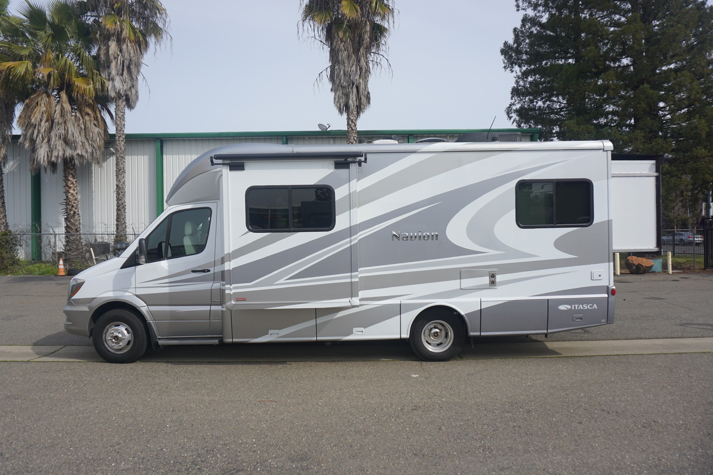 Carson's Mercedes-Benz Mercedes Winnebago Class B