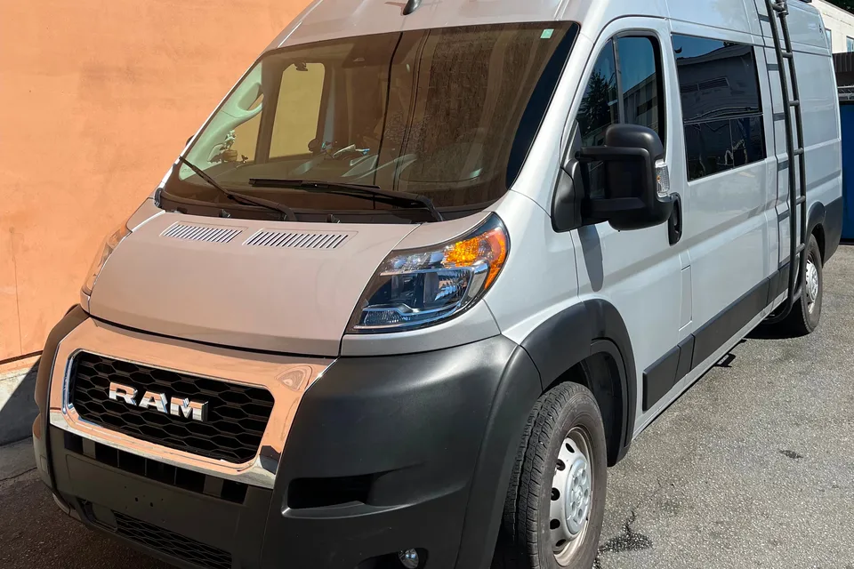 Marguerite’s VanLife 21’ Ram 3500