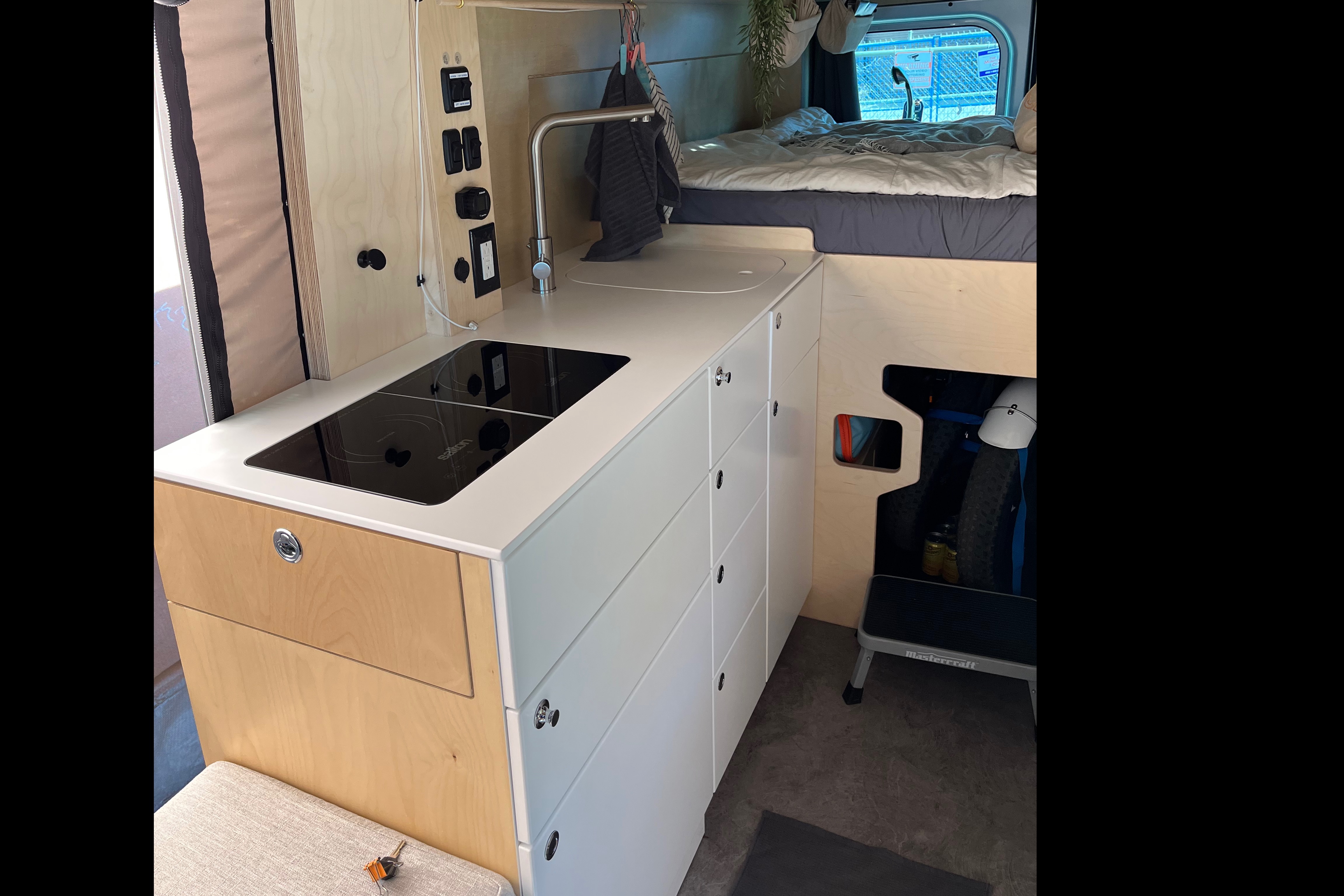 Marguerite’s VanLife 21’ Ram 3500