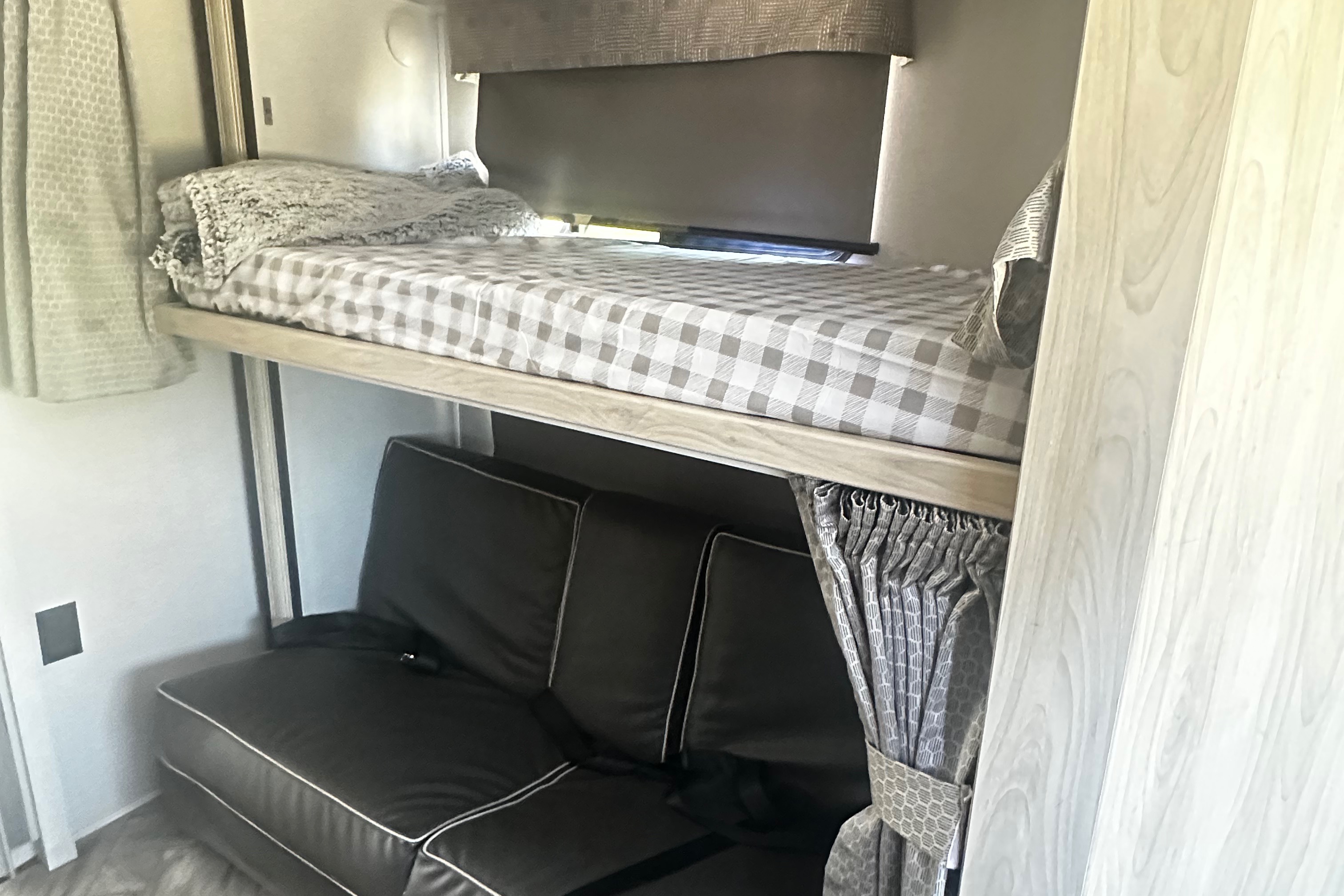 Cindy's Forest River Sunseeker LE Class C