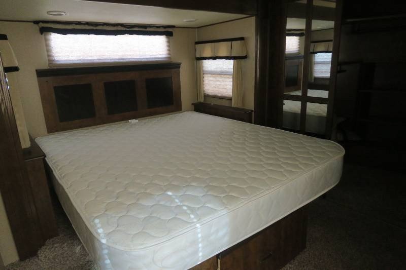 Grand Design Solitude 40ft Fifth Wheel