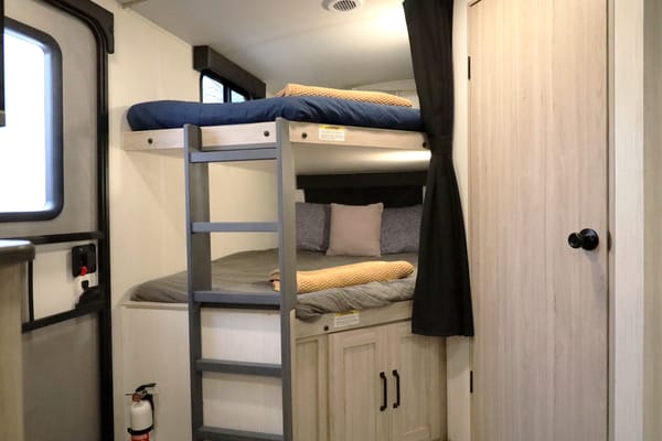 Say hello to "Harmony"! Our 24 Heartland Sundance Ultra Light 278BH! Located near Table Rock Lake, Branson Missouri & Lake Of The Ozarks