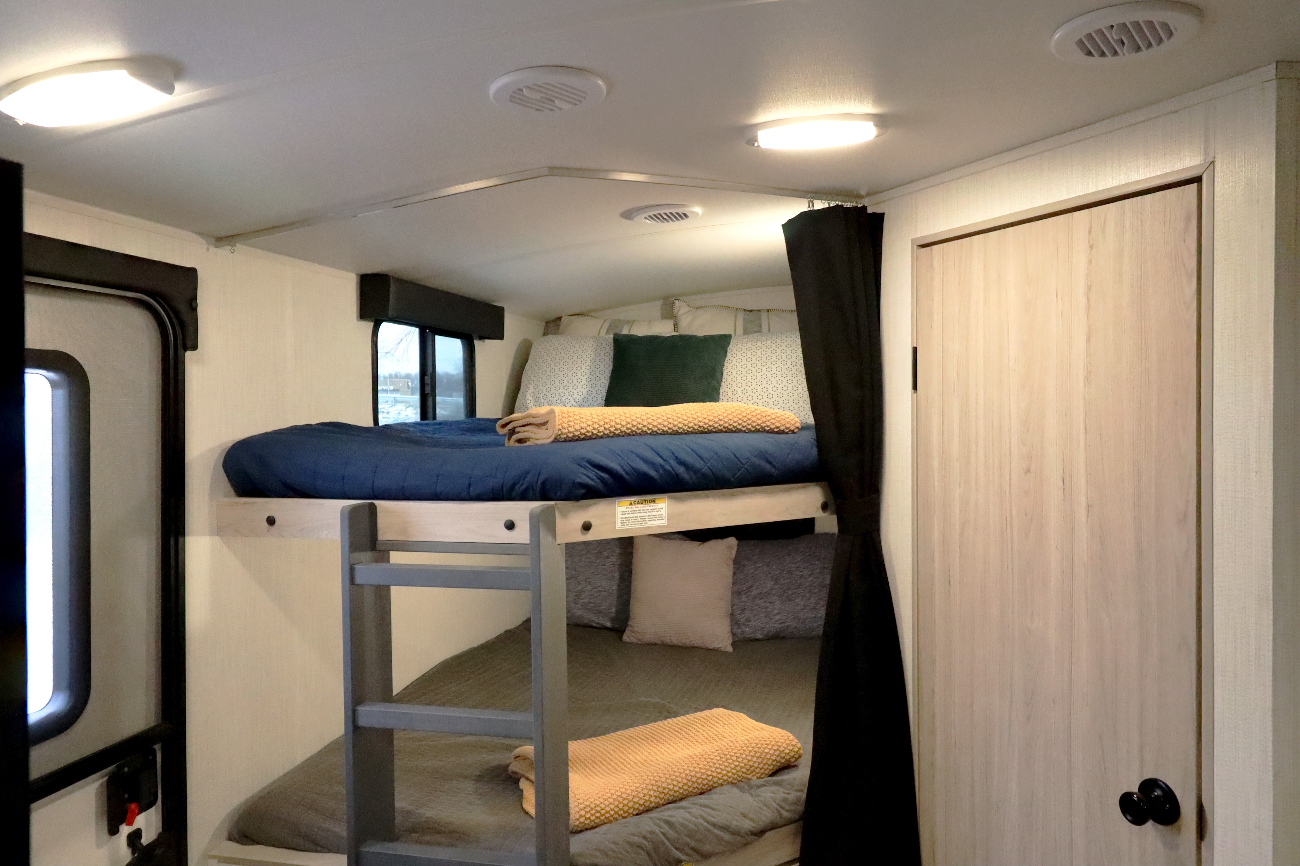 Say hello to "Harmony"! Our 24 Heartland Sundance Ultra Light 278BH! Located near Table Rock Lake, Branson Missouri & Lake Of The Ozarks