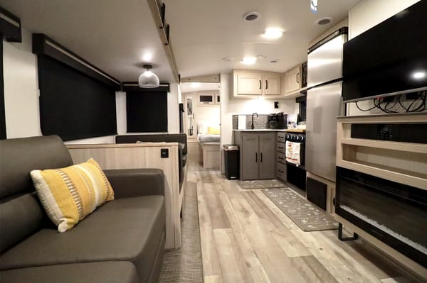 Say hello to "Harmony"! Our 24 Heartland Sundance Ultra Light 278BH! Located near Table Rock Lake, Branson Missouri & Lake Of The Ozarks