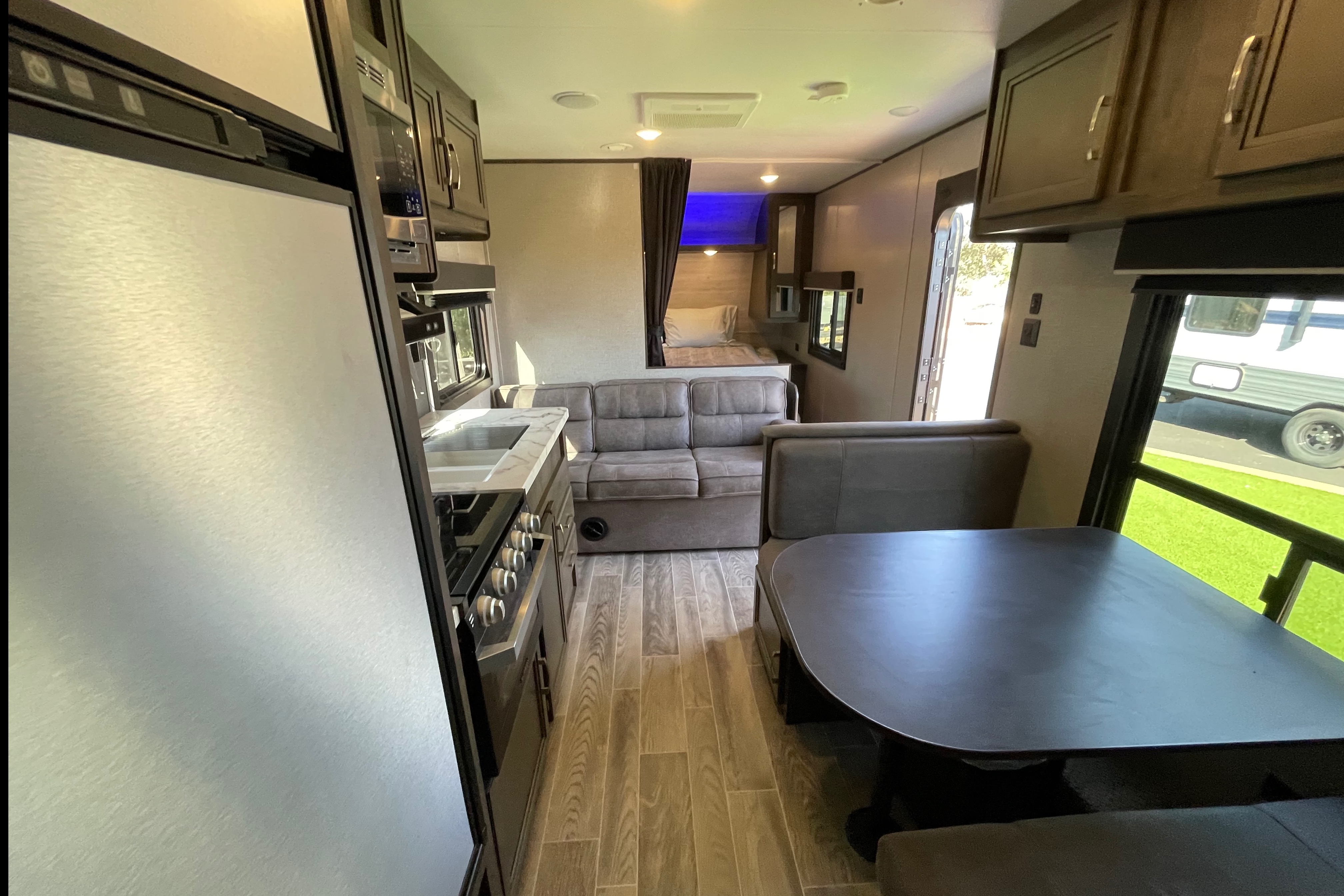 Spacious Clean New 29' Jayco RockyMountain Trailer