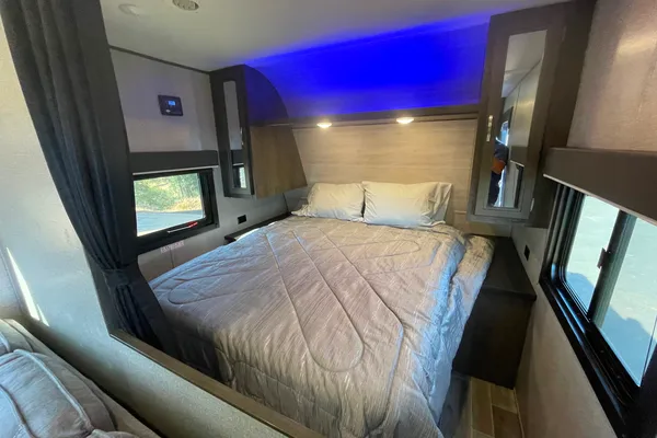 Spacious Clean New 29' Jayco RockyMountain Trailer