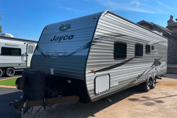 Spacious Clean New 29' Jayco RockyMountain Trailer