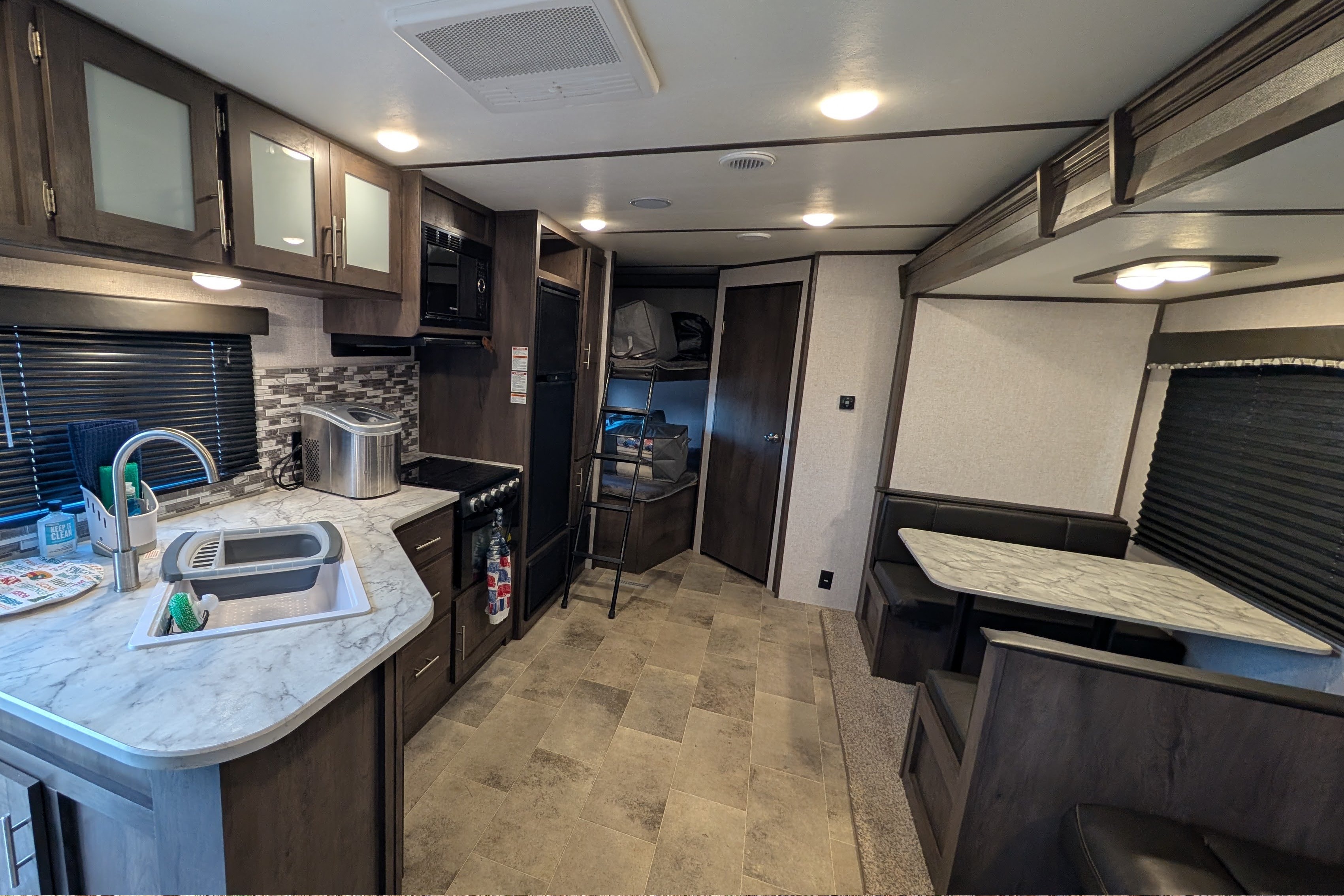 Dogwood - Coleman Lantern 262BH - Sleeps 8