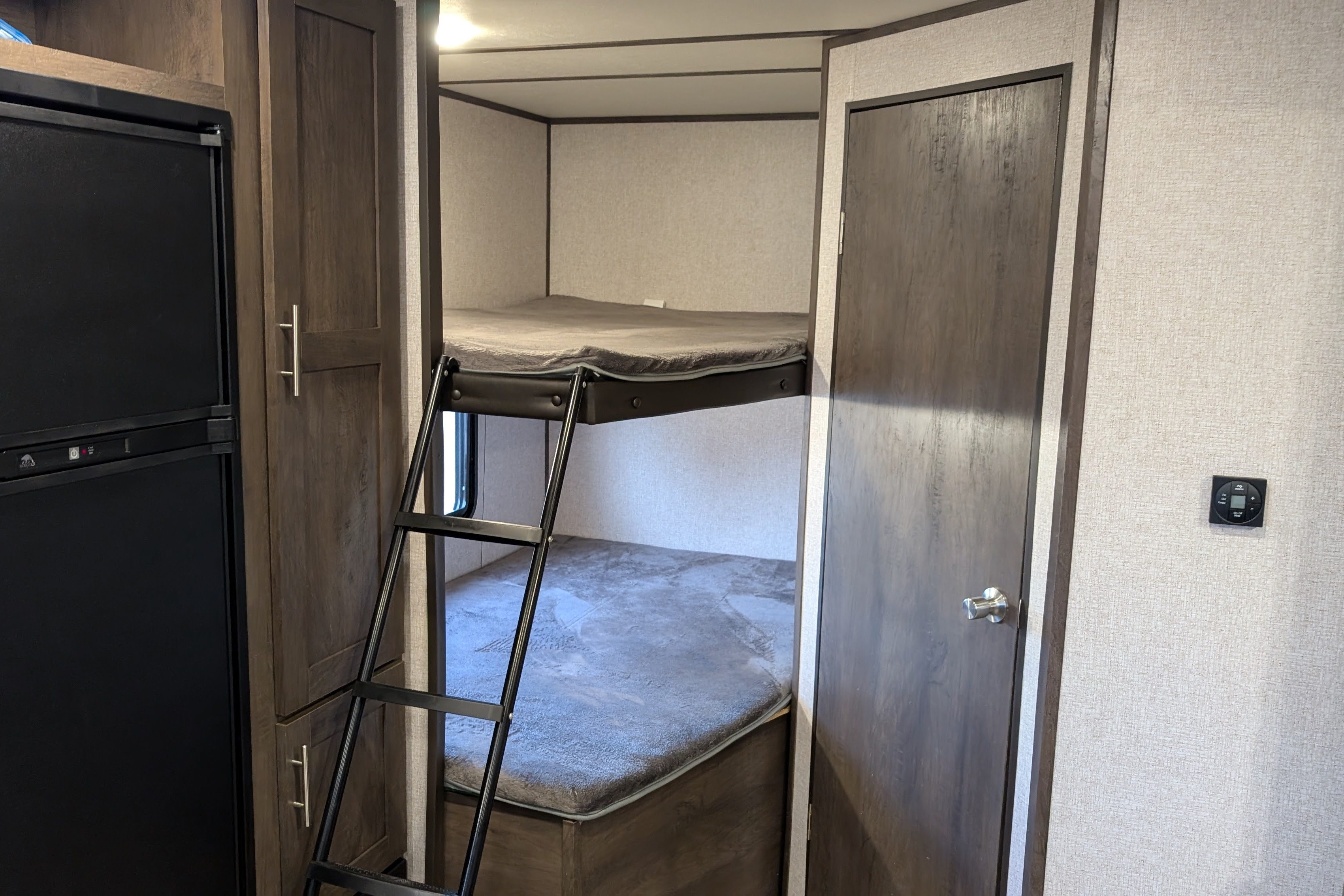 Dogwood - Coleman Lantern 262BH - Sleeps 8