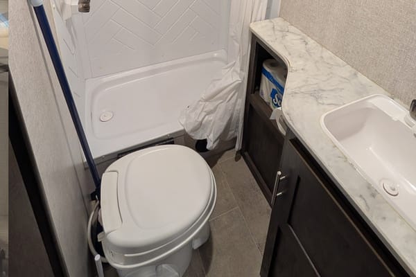 Dogwood - Coleman Lantern 262BH - Sleeps 8
