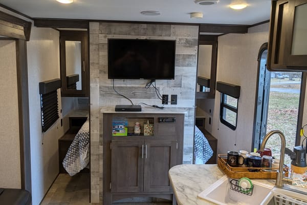 Dogwood - Coleman Lantern 262BH - Sleeps 8