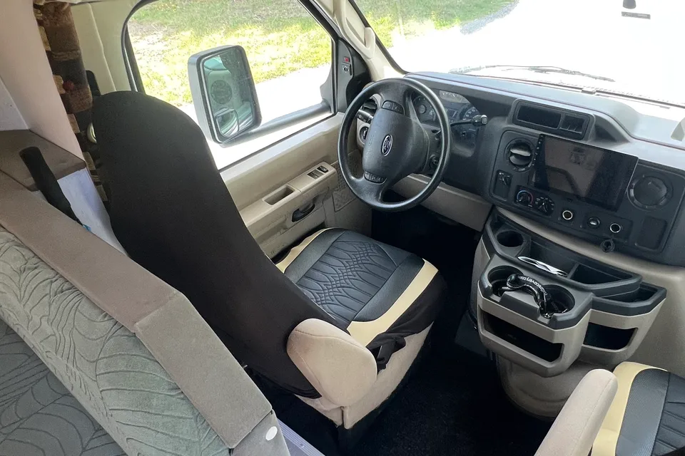 Steven's Ford Adventurer  Class C