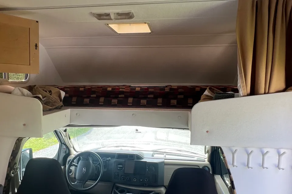 Steven's Ford Adventurer  Class C