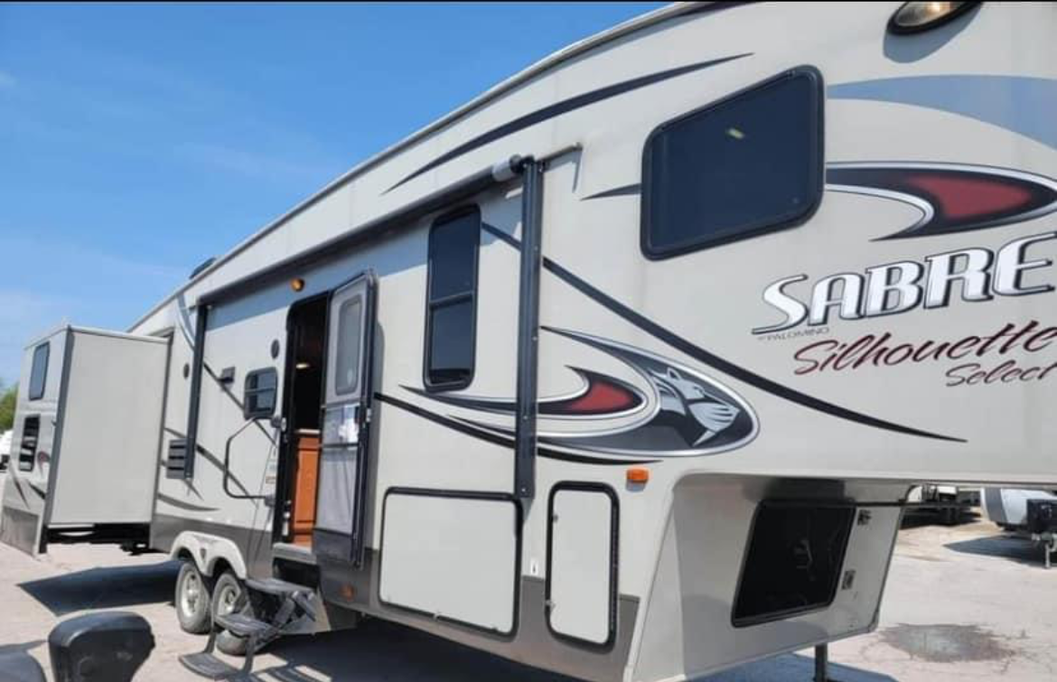 Terry's Palomino Sabre Fifth Wheel