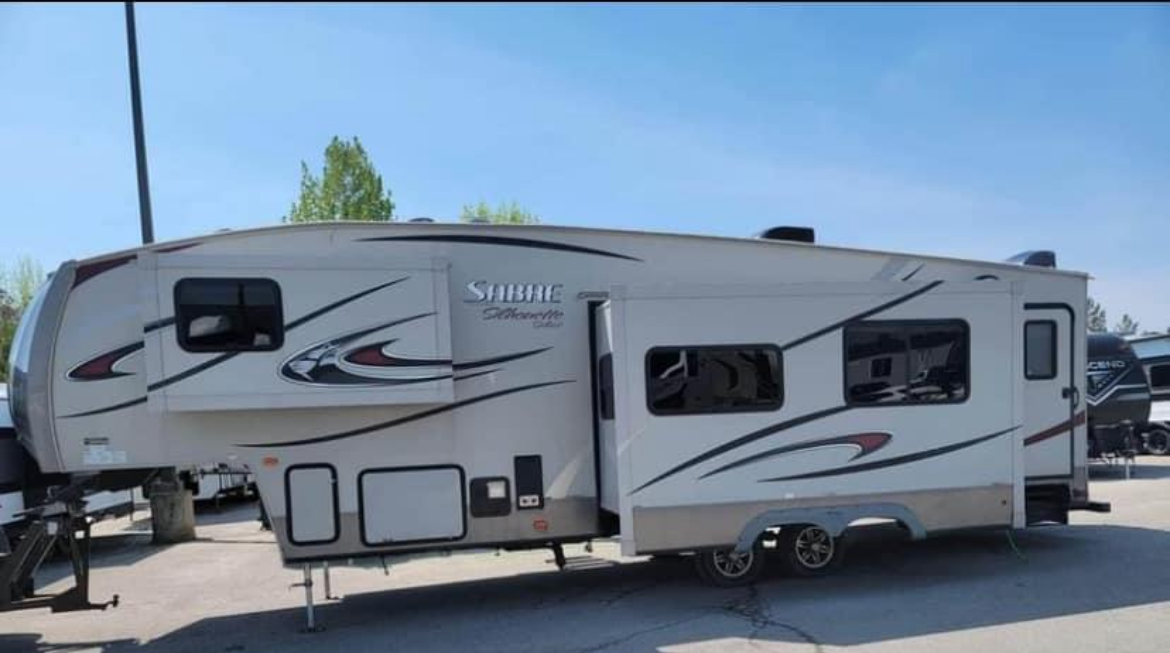 Terry's Palomino Sabre Fifth Wheel