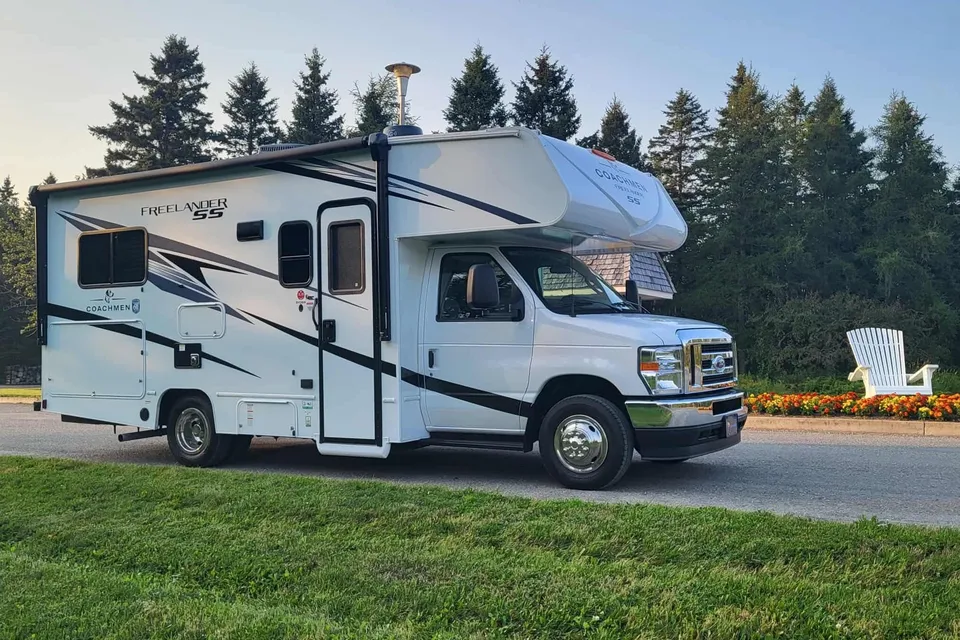 Jimmy Coachmen Freelander 21qss à essence Classe C