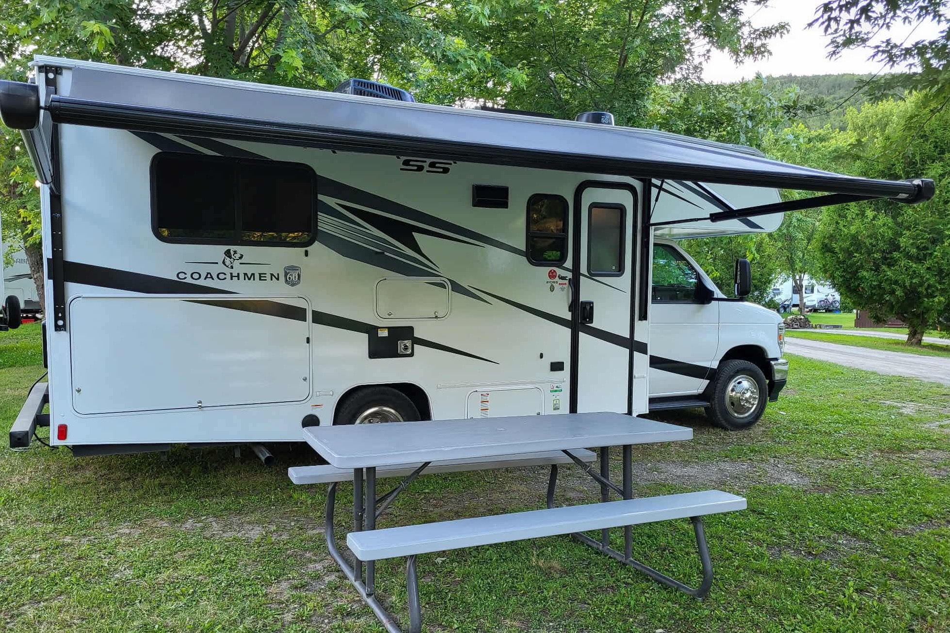 Jimmy Coachmen Freelander 21qss à essence Classe C