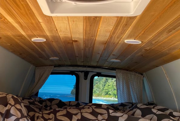 Juan de Fuca the Wondervan (Wanda) - Chevrolet Express 3500 Campervan
