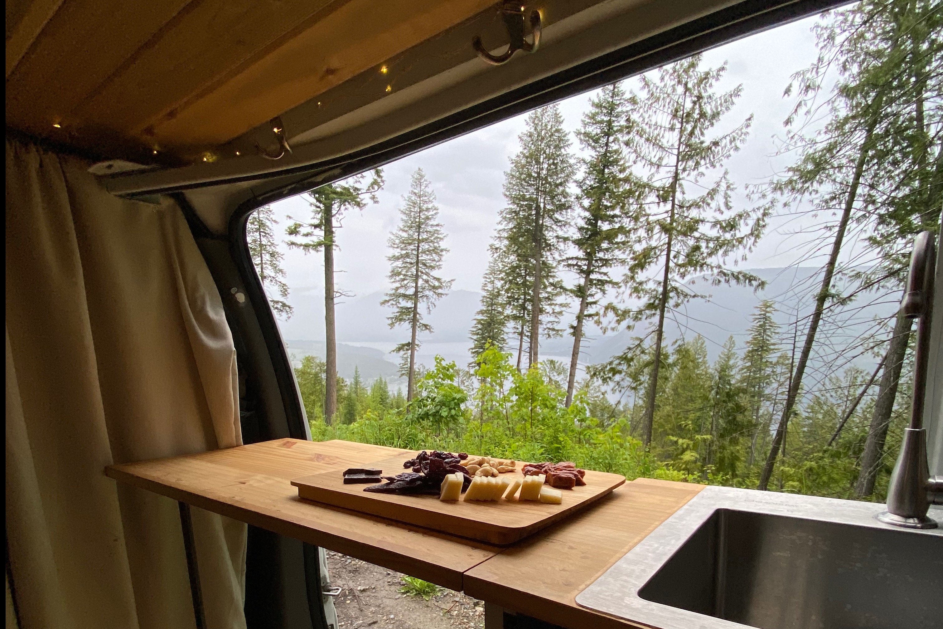 Juan de Fuca the Wondervan (Wanda) - Chevrolet Express 3500 Campervan