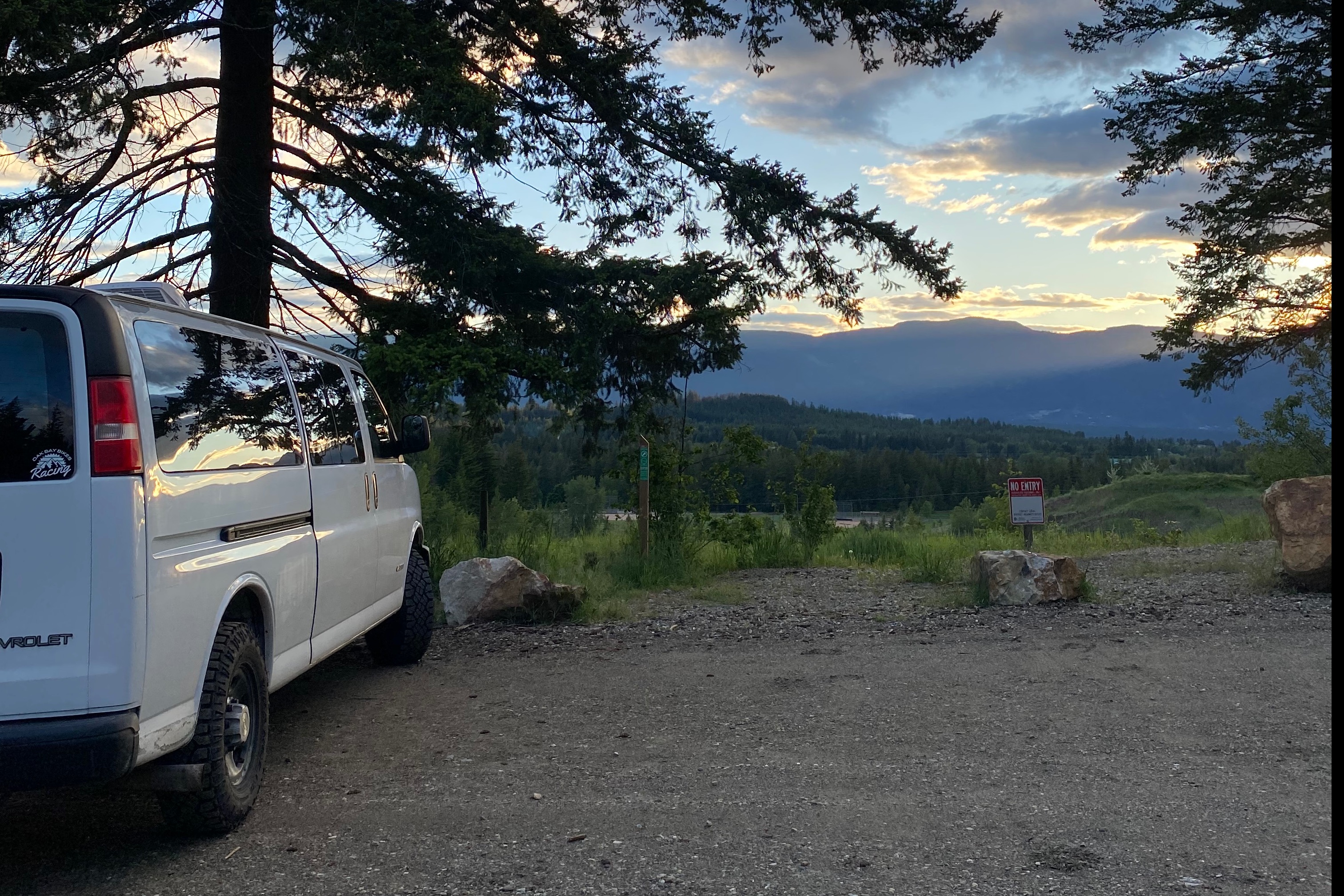 Juan de Fuca the Wondervan (Wanda) - Chevrolet Express 3500 Campervan