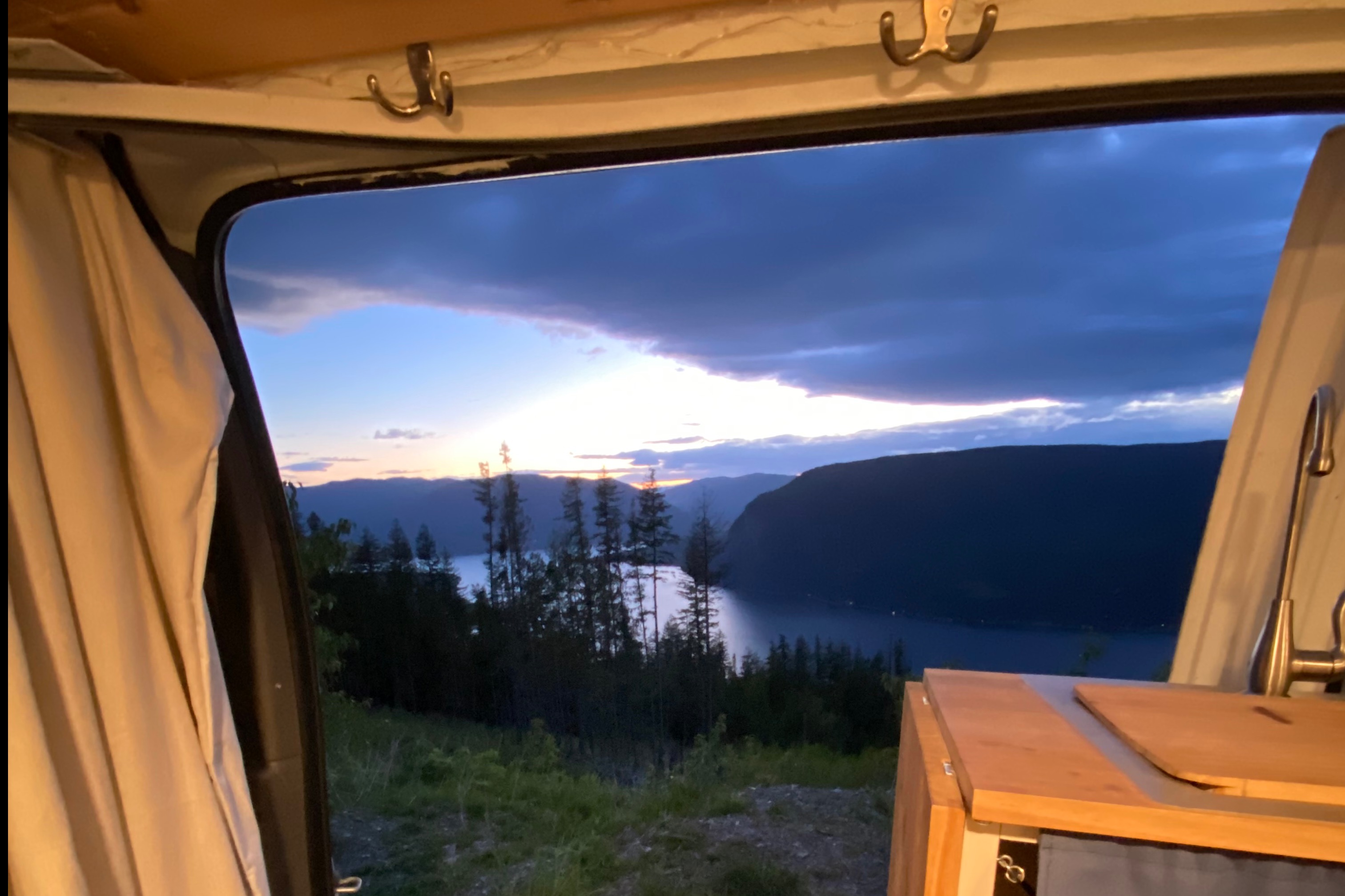 Juan de Fuca the Wondervan (Wanda) - Chevrolet Express 3500 Campervan