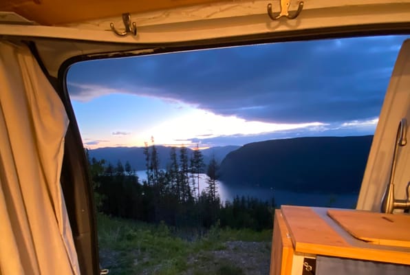 Juan de Fuca the Wondervan (Wanda) - Chevrolet Express 3500 Campervan