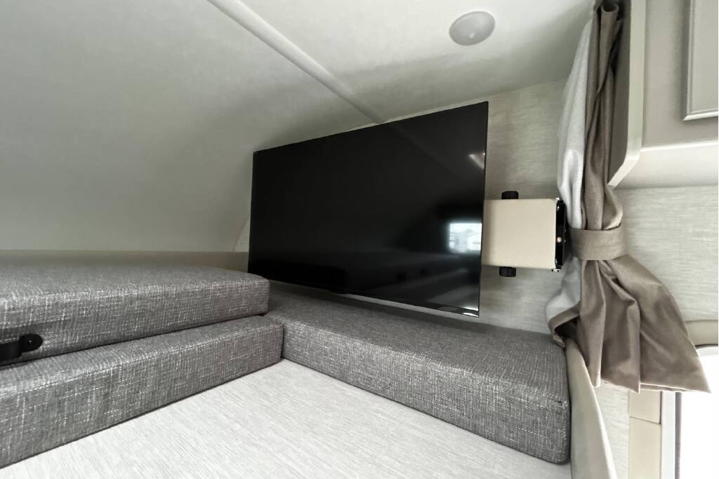 2025 Thor Magnitude 22GA, An Absolute Travel Machine Dream