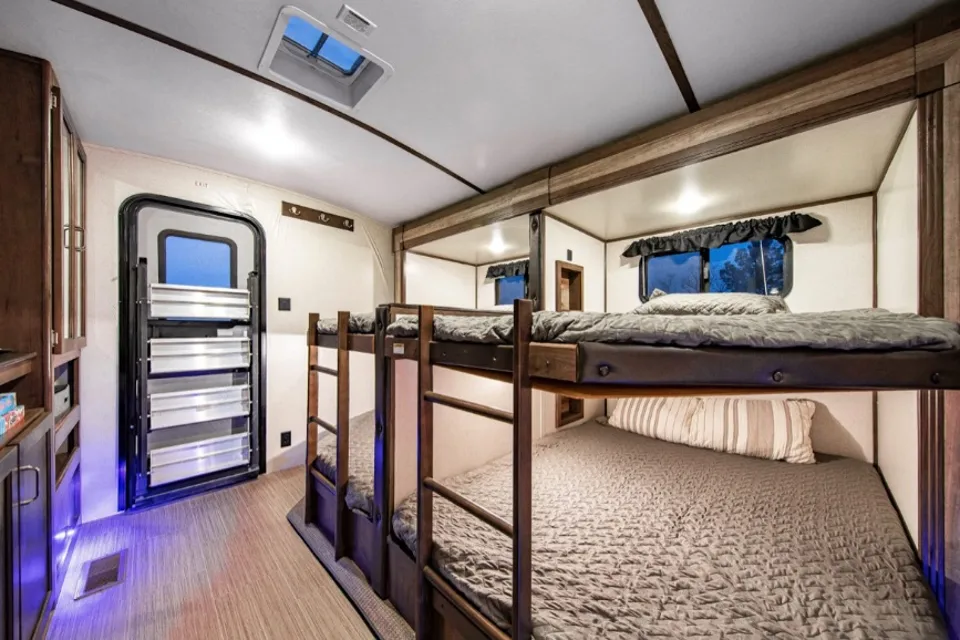 Unique Quad Double-Bunks Sleeps 12