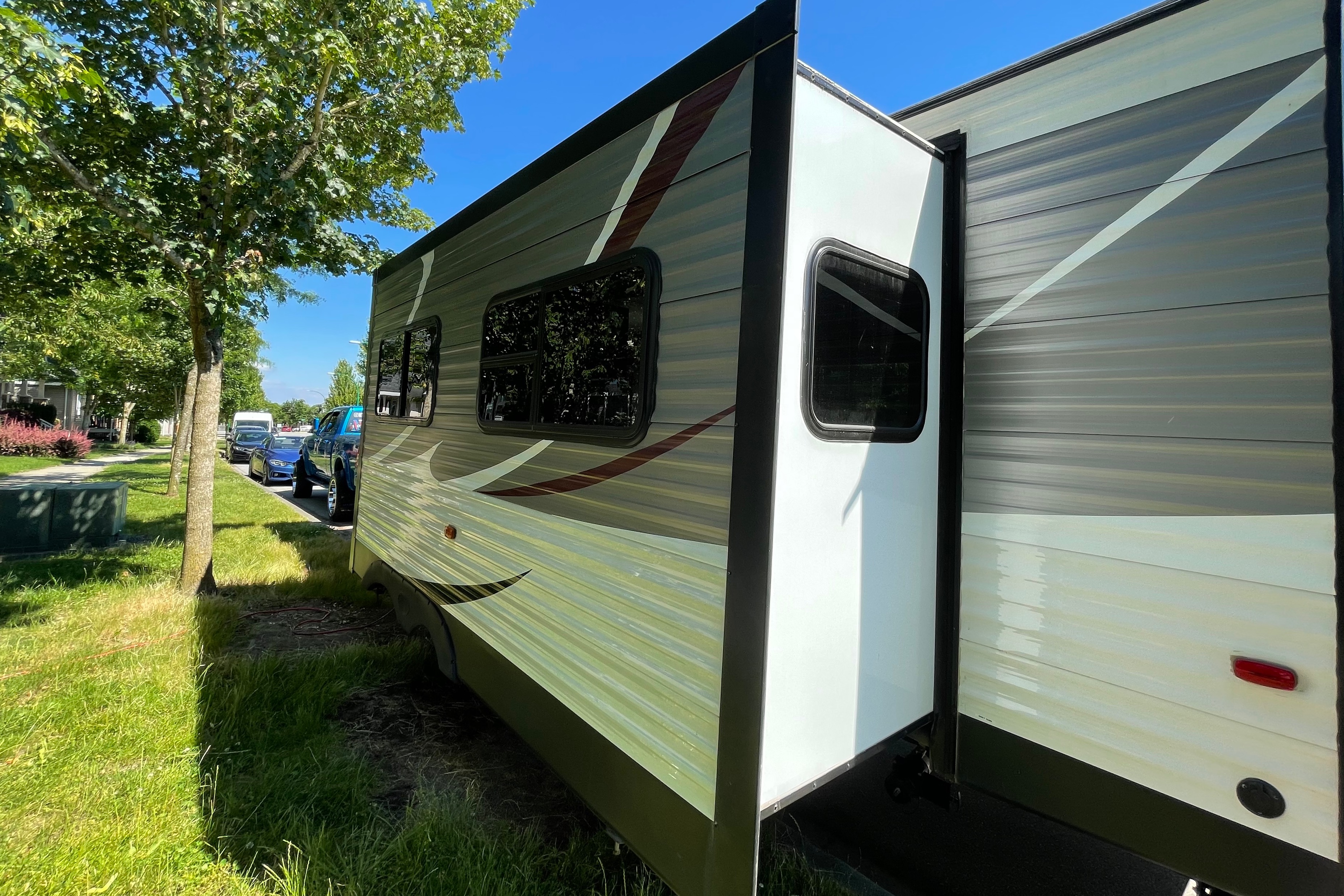 Khan sisters Coleman Lantern 286RK Travel Trailer
