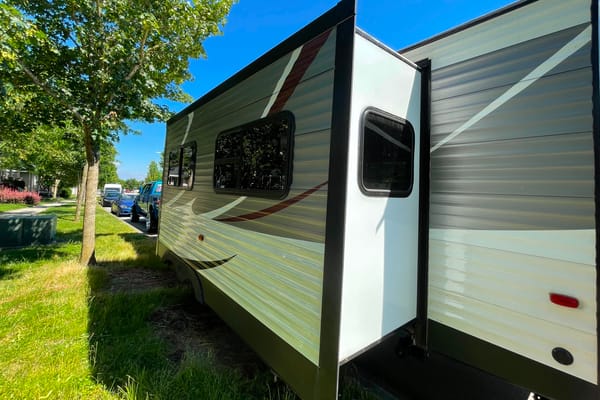 Khan sisters Coleman Lantern 286RK Travel Trailer