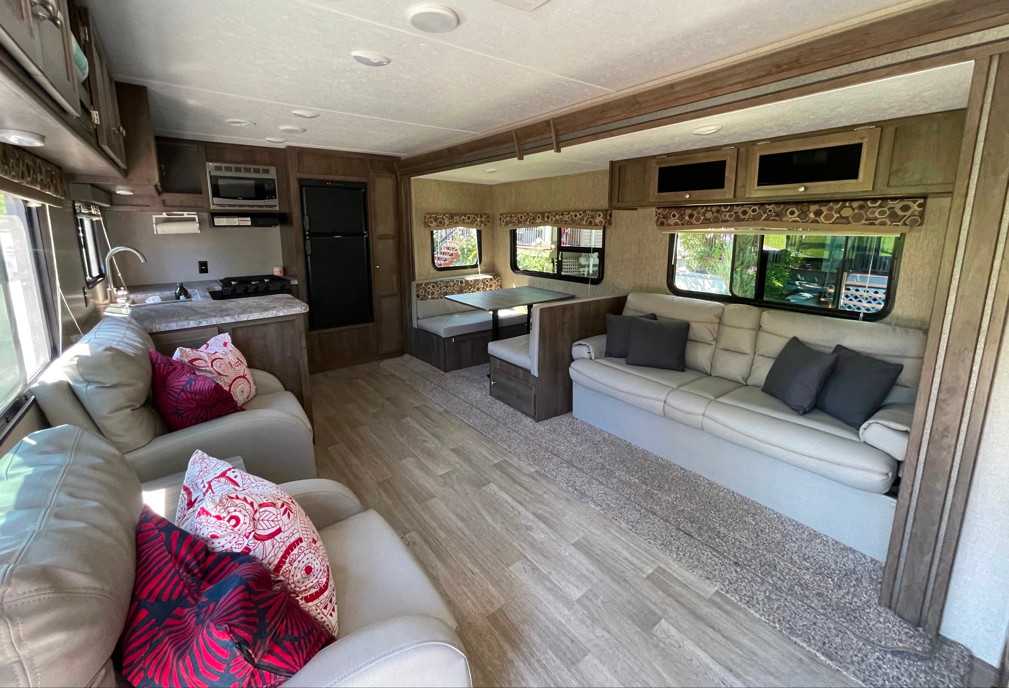 Khan sisters Coleman Lantern 286RK Travel Trailer