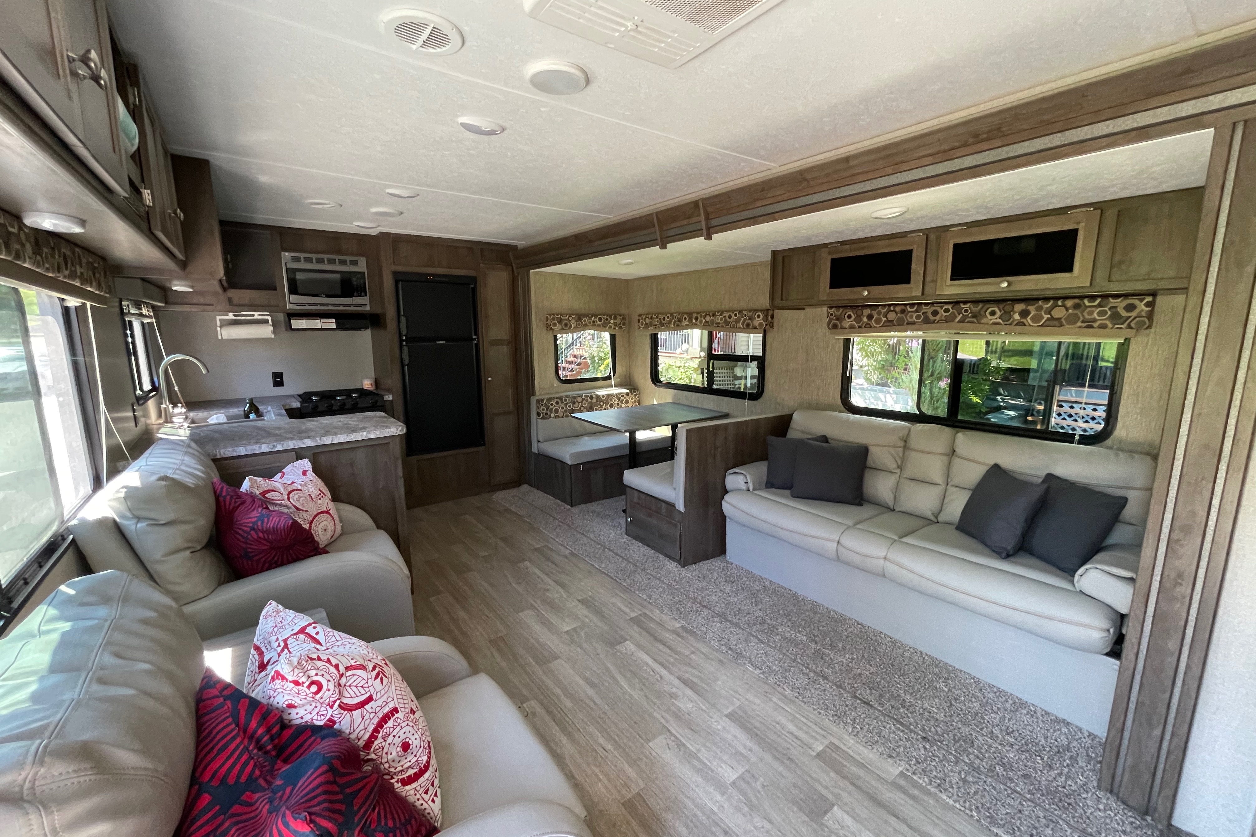 Khan sisters Coleman Lantern 286RK Travel Trailer