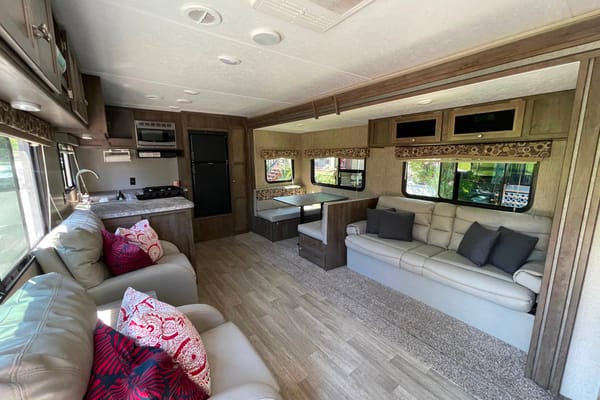 Khan sisters Coleman Lantern 286RK Travel Trailer