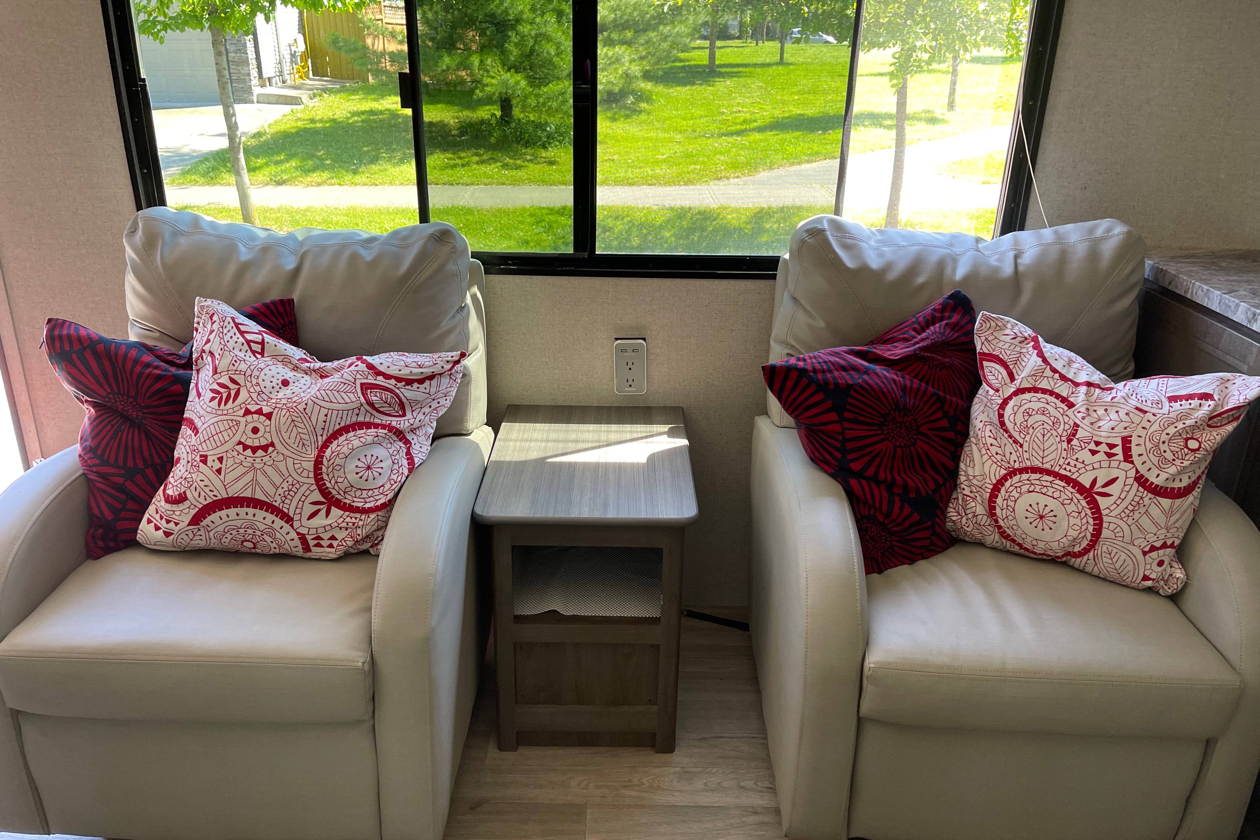 Khan sisters Coleman Lantern 286RK Travel Trailer