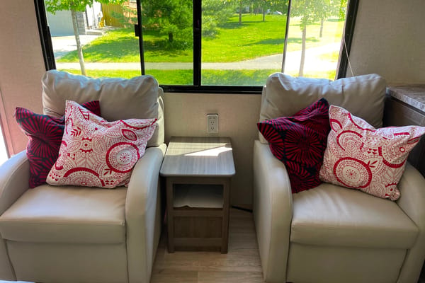 Khan sisters Coleman Lantern 286RK Travel Trailer
