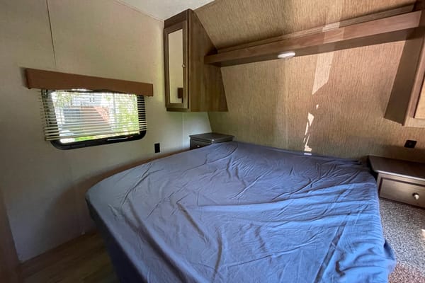 Khan sisters Coleman Lantern 286RK Travel Trailer